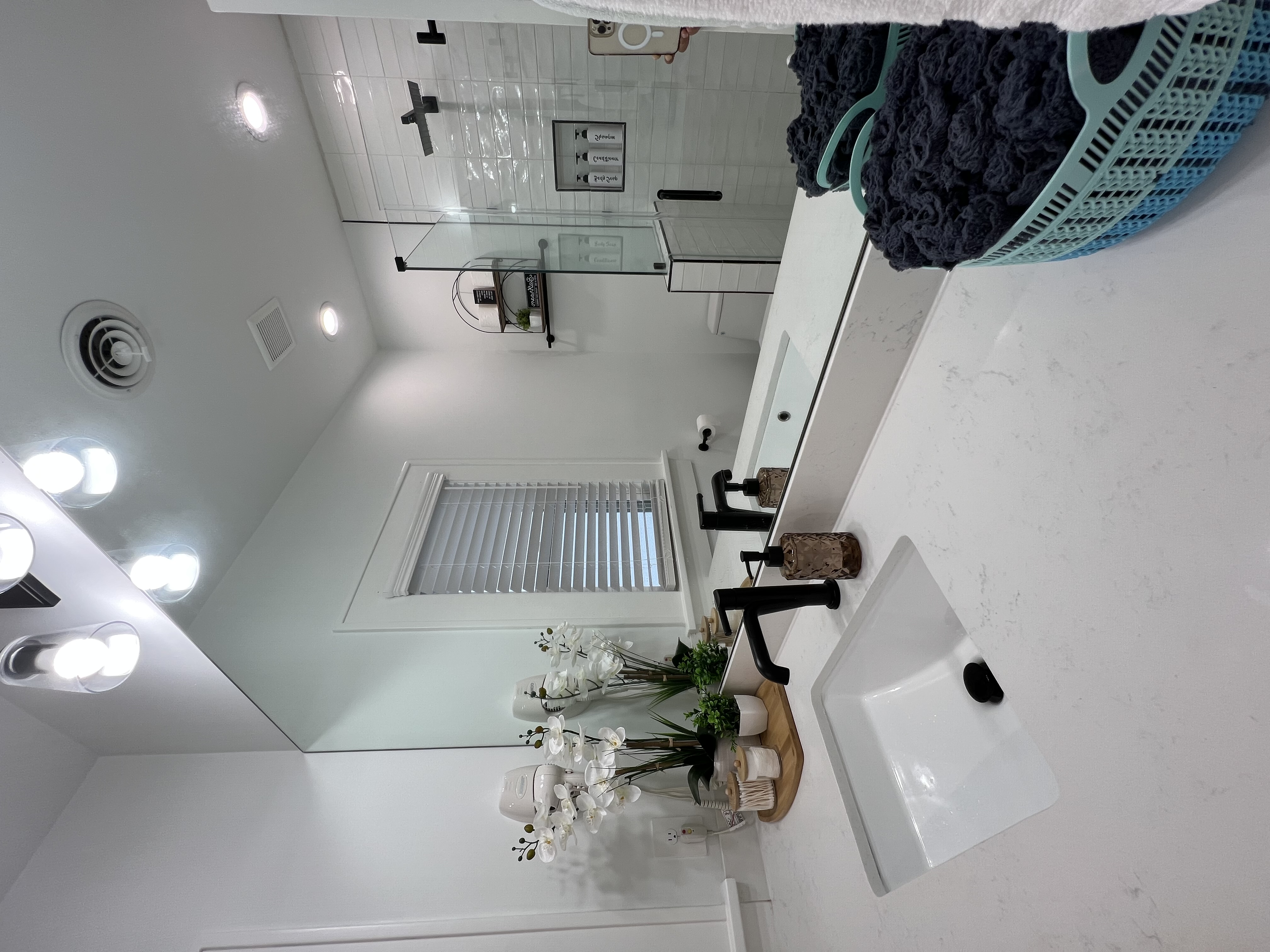 Shared bathroom 5