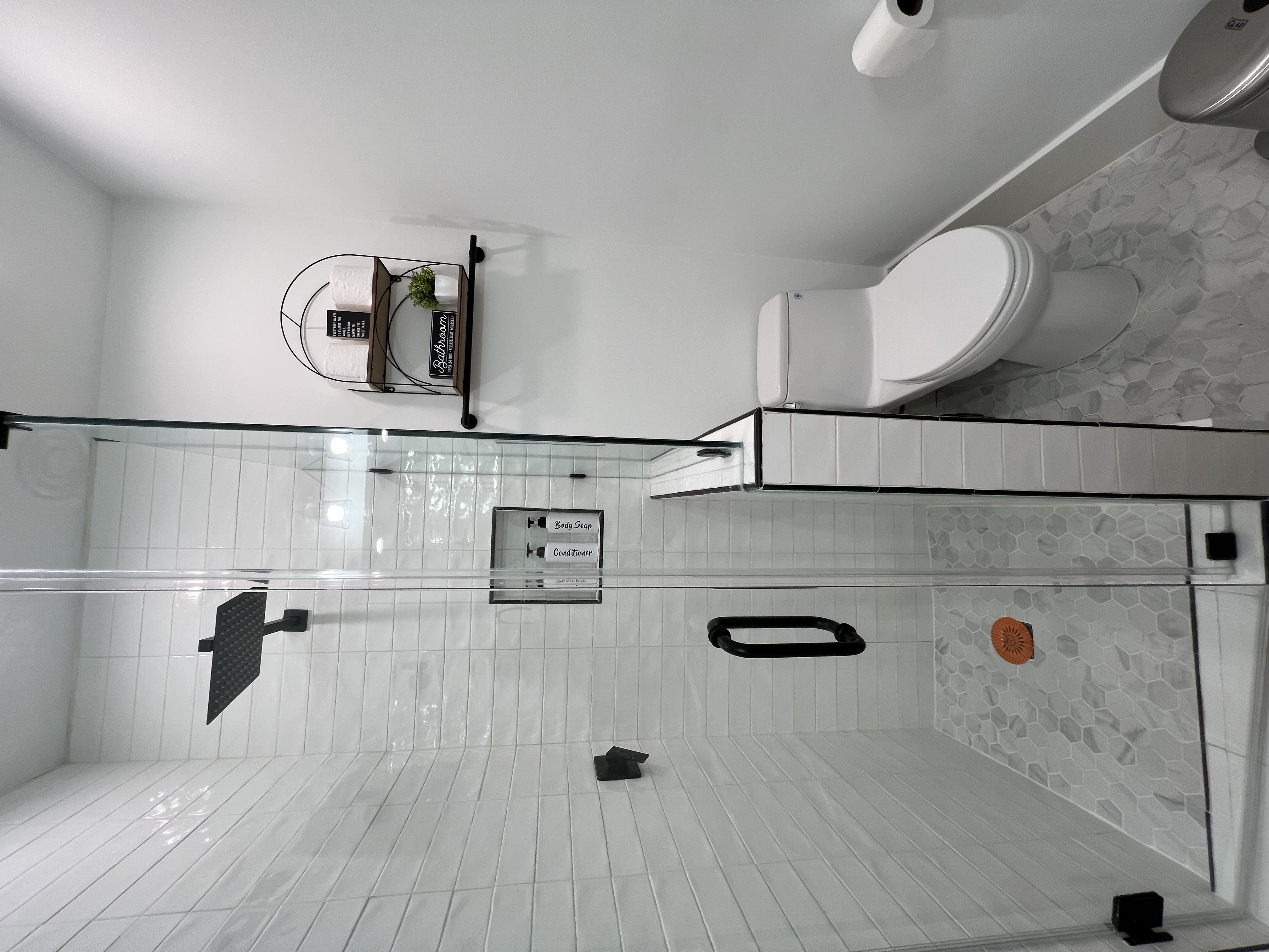 Shared bathroom 4